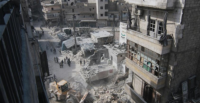 Halep'te yerleşim alanına 'vakum bombalı' saldırı: 13 ölü