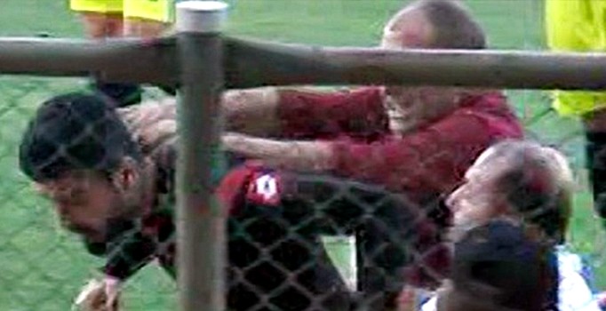 Bir Yılmaz Vural vakası daha: Kart gören oyuncusuna dayak attı