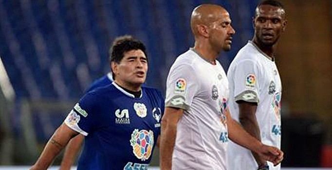 Papa'nın isteğiyle düzenlenen barış maçında Maradona-Veron gerginliği