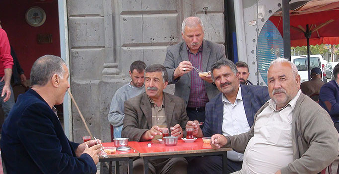 Bob Dylan'ın Nobel Edebiyat Ödülü Kağızman'ı sevince boğdu: Ata topraklarına çağırıyoruz