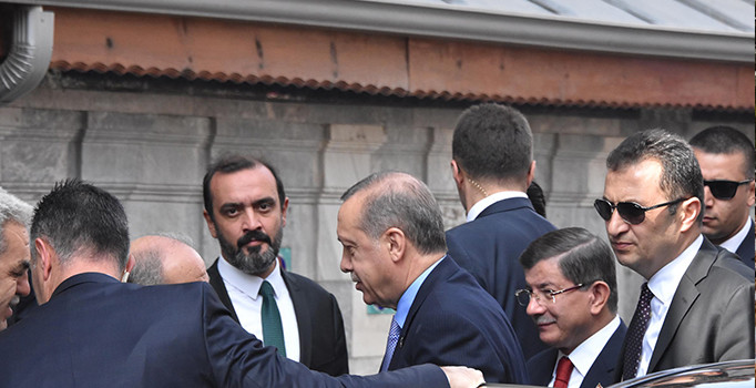 Erdoğan ve Davutoğlu cuma namazını birlikte kıldı