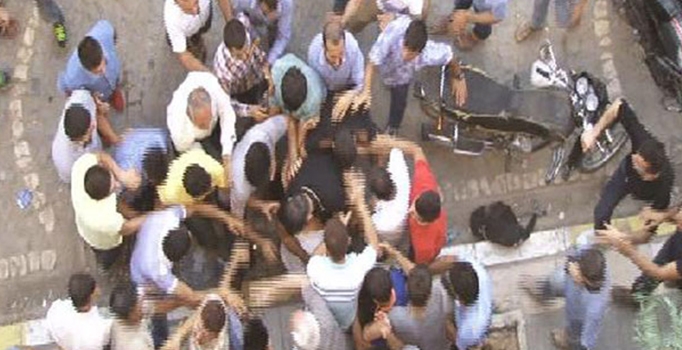 Çantasından IŞİD flaması 
çıkan gence linç girişimi