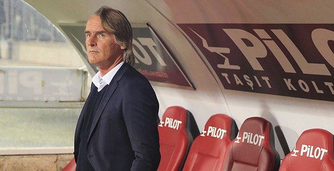 Riekerink Podolski'yi neden oynatmadığını açıkladı