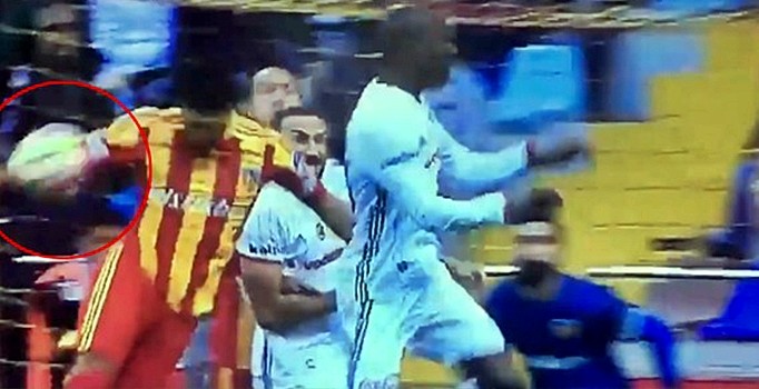 Beşiktaşlı futbolculardan Hüseyin Göçek'e penaltı isyanı!