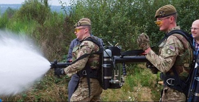 İngiliz ordusu mermi yerine suyla çalışan silah test etti