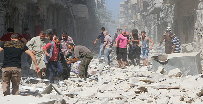 Musul Operasyonu için sivillere dikkat edin uyarısı yapan Rusya, Halep'te katliam yaptı!