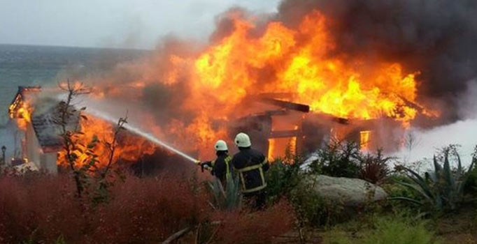 Ünlü iş adamı Ali Ağaoğlu'nun Balıkesir'deki villasında yangın çıktı