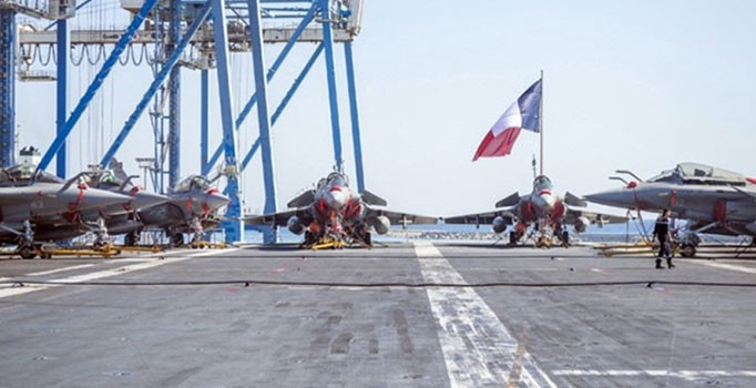 Avrupa'nın en büyük uçak gemisi Charles De Gaulle Musul için Kıbrıs'a geldi | Son dakika