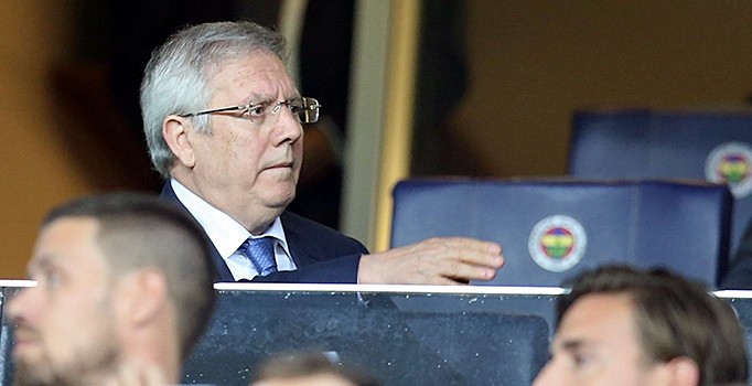 Fenerbahçe Başkanı Aziz Yıldırım'dan taraftarın 'istifa' çağrısına cevap