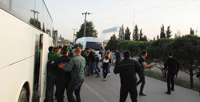 3. Lig maçında olay çıktı; polis arbedeyi yatıştırmak için havaya ateş açtı