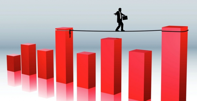 Toplumsal uyumsuzluklar ekonomik riski arttırıyor