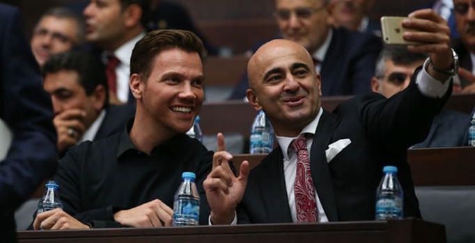 AK Parti grup toplantısında Sinan Akçıl sürprizi / Gündem haberleri