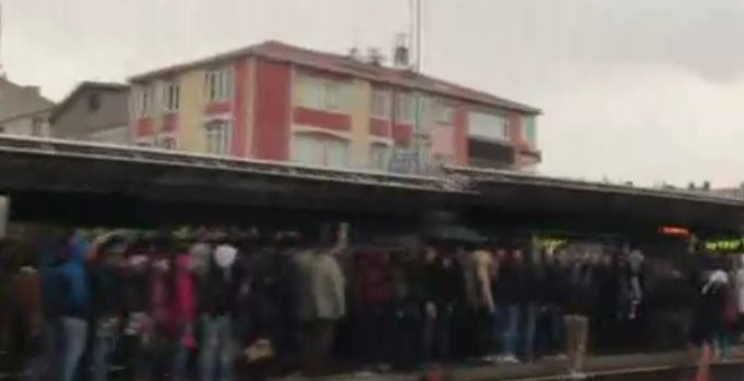 Yağmur sabah saatlerinde başladı, İstanbul'da hayat felç oldu | Son dakika gündem haberleri