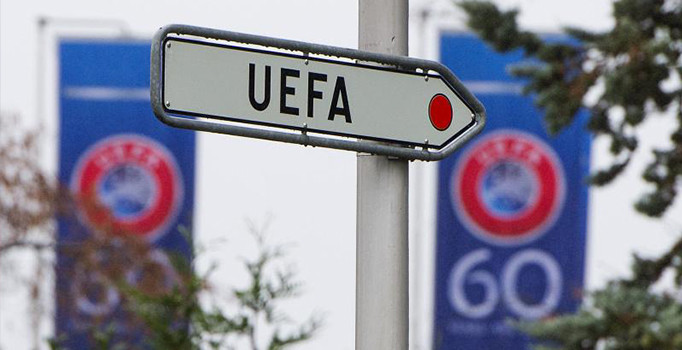 UEFA'dan dünyaca ünlü kulübe ırkçılık cezası!