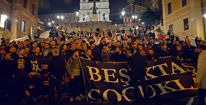 Beşiktaş taraftarı İtalya'yı fethetti!