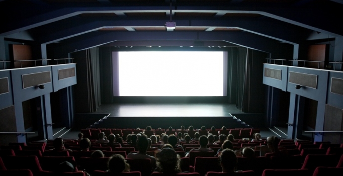 "Acıklı" filmler izlemek şişmanlık sebebi