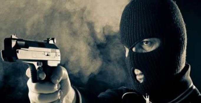 Kar maskeli saldırganlardan
Namaz sonrası yemekte infaz!