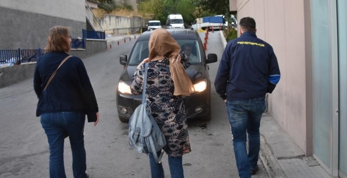 İzmir'de FETÖ'cü 2 'abla' tutuklandı