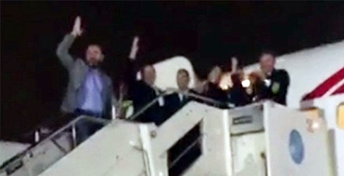 İstanbul'a dönen Beşiktaş'a uçakta büyük jest