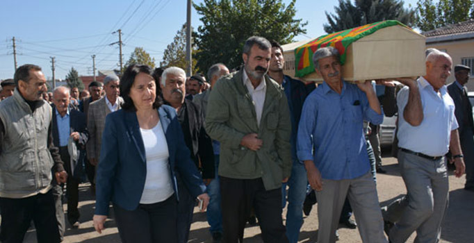 HDP'li vekil Nursel Aydoğan, PKK'lı teröristin cenazesine katıldı