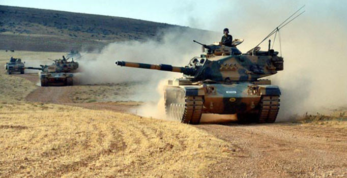 Terör örgütü PYD karadan da vurulacak: Tanklar Hatay'dan girdi