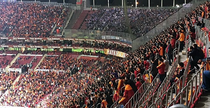 TT Arena'daki tezahürat Trabzonsporlular'dan tepki çekti