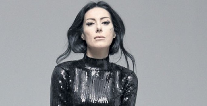 Ünlü şarkıcı Gülay, yıllar önce bir mahkumla evlenmiş