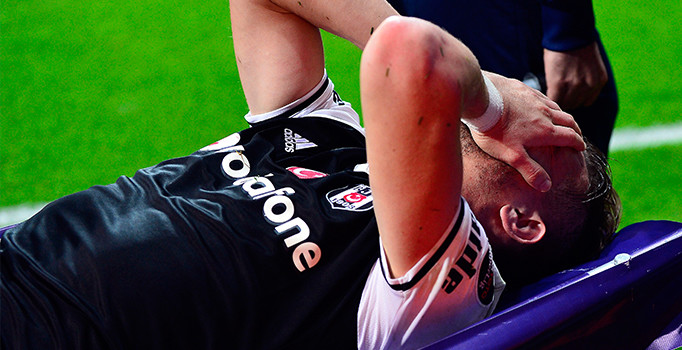 Beşiktaş'ta şok sakatlık: Caner Erkin 6 ay sahalardan uzak kalacak!