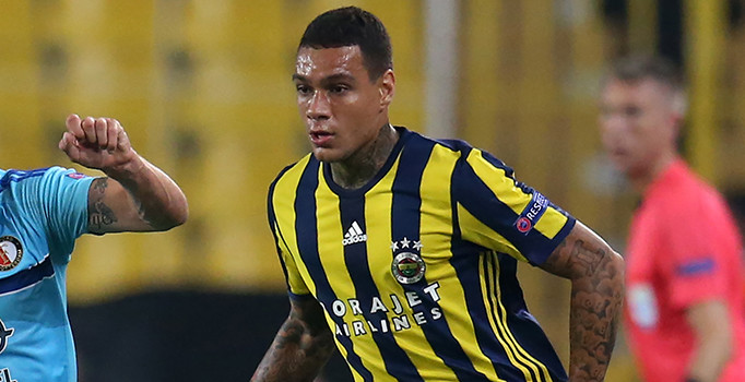 Fenerbahçe'de kadro dışı kaldığı iddia edilen Van Der Wiel'in durumu sanıldığı gibi değilmiş...