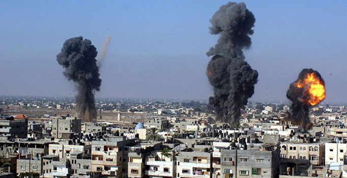 İsrail şafakta Gazze’yi bombaladı