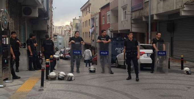 İstanbul'da polis canlı bombayı öldürdü