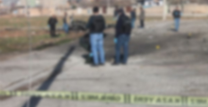 PKK'nın Bingöl'de yola yerleştirdiği bomba infilak etti: 1'i polis 2 yaralı