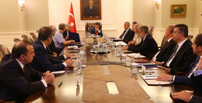 Davutoğlu başkanlığında 
Çankaya'da toplantı yapıldı