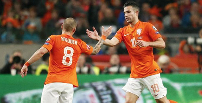 Hollanda Milli Takımı'na Sneijder çağrıldı, de Jong, van Persie, van der Wiel ve Lens çağrılmadı