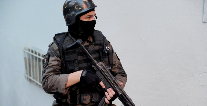 İstanbul'da helikopter 
destekli dev operasyon