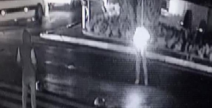 İstanbul Sancaktepe'de saldırganın EYP'yi caddeye atıp kaçma anı kamerada | VİDEO