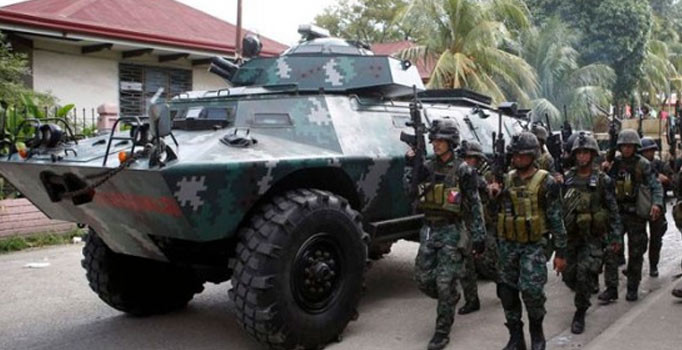 Filipinler'de polis belediye başkanı ve 9 adamını öldürdü