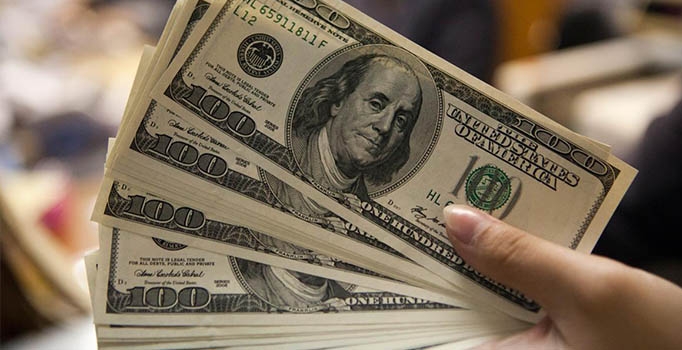 Dolar 12 yılın zirvesini zorlayarak haftaya başladı