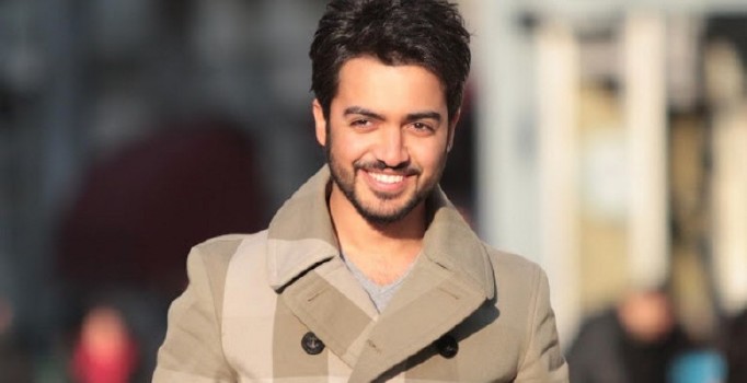 Yusuf Güney konsere ilahi okuyarak başladı