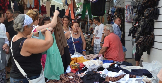 Komşu krizi aşınca Ayvalık pazarı canlanmaya başladı