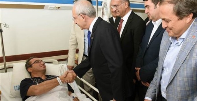 Kılıçdaroğlu, silahlı saldırıda yaralanan Bülent Tezcan'ı ziyaret