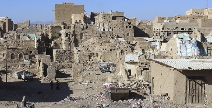 Yemen'de hapishane vuruldu: En az 45 kişi öldü