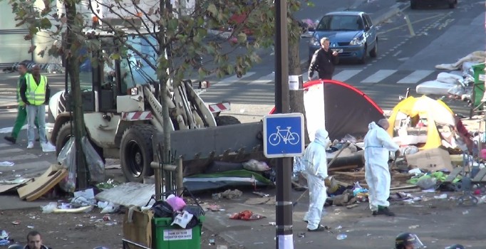 Fransa'nın başkenti Paris'te polis, sığınmacı çadırlarını kaldırdı