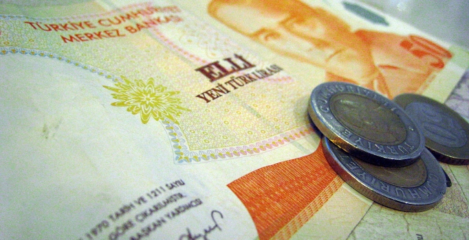 Memurlara iki sendikadan 
iki zam oranı isteği