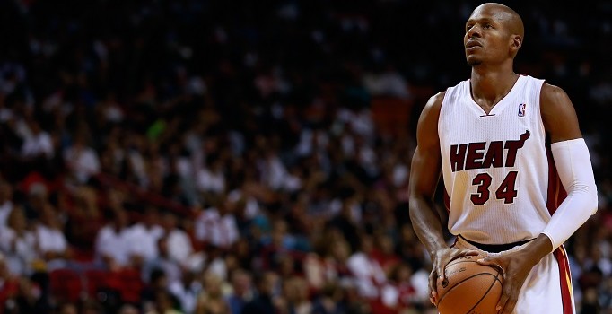 NBA'in Miami Heat takımında oynayan Ray Allen basketbola veda etti