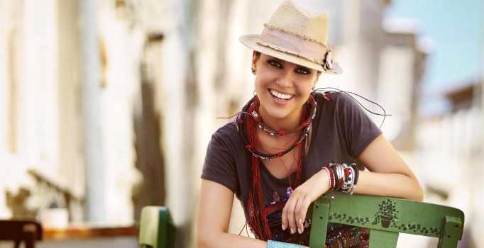 Adem Metan’ın hazırladığı video Gülben Ergen’i mest etti