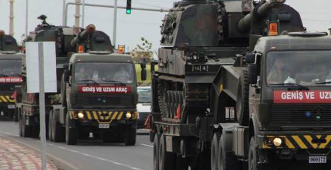Şırnak Silopi'ye tank ve zırhlı araç sevkiyatı yapıldı