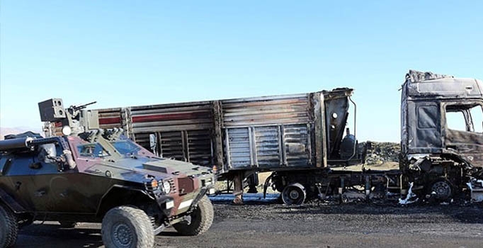 3 askeri yaralayan PKK'lı
teröristlerden 2'si öldürüldü