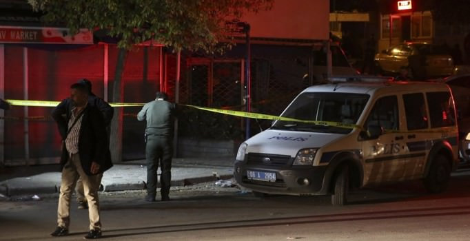 PKK sempatizanları Ankara'da polis aracına ses bambasıyla saldırdı | Son dakika haberleri