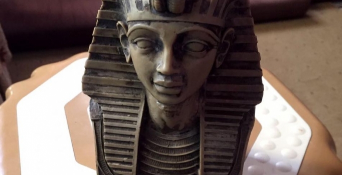 Hatay'da Mısır Kralı Tutankhamun Totemi ve 4 kilo esrar ele geçirildi